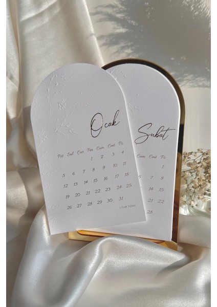 Gold Standlı Kabartmalı 2026 Masa Takvimi – Taş Desenli Fantazi Kağıt & Altın Yaldızlı Tasarım indirimleri