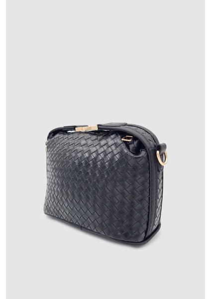 Zyren Toka ve Fermuar Kapamalı Örgü Desenli Çapraz Askılı El Çantası Siyah modelleri