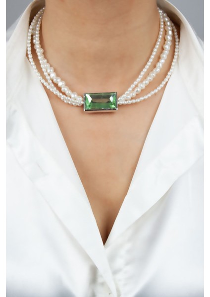 Yeşil Geometrik Detay Üç Sıralı Inci Kolye