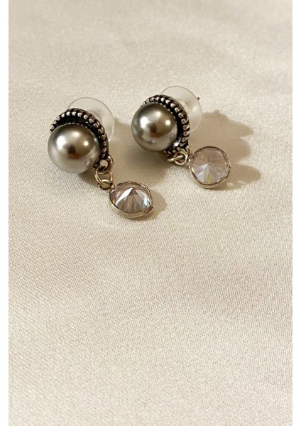 Gri Incili Taş Sallantılı Küpe