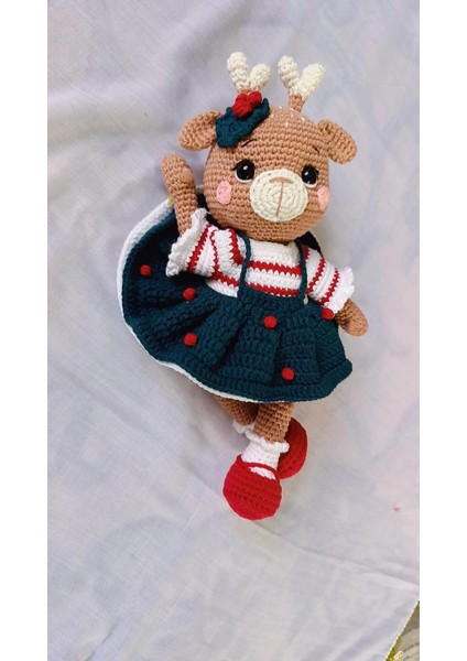 Amigurumi Yeniyıl Elbiseli Geyik Yılbaşı Temalı Geyik Organik Örgü Oyuncak (1 Adet)