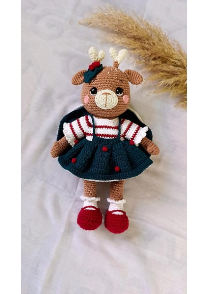 Amigurumi Yeniyıl Elbiseli Geyik Yılbaşı Temalı Geyik Organik Örgü Oyuncak (1 Adet) fiyatları