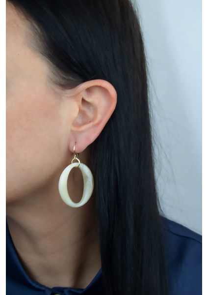 Kemik Görünümlü Halka Sallantı Küpe