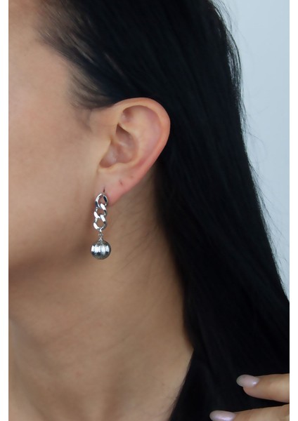 Zincir Detay Gümüş Küre Sallantılı Küpe