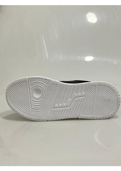 2933 Wickers Siyah-Beyaz Cilt Bağcıklı Bayan Spor Ayakkabısı indirimleri