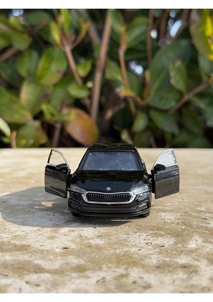 Skoda Octavia Koleksiyon Metal Araba 12CM Lüks Araba Siyah Oyuncak Araba Model Araba modelleri