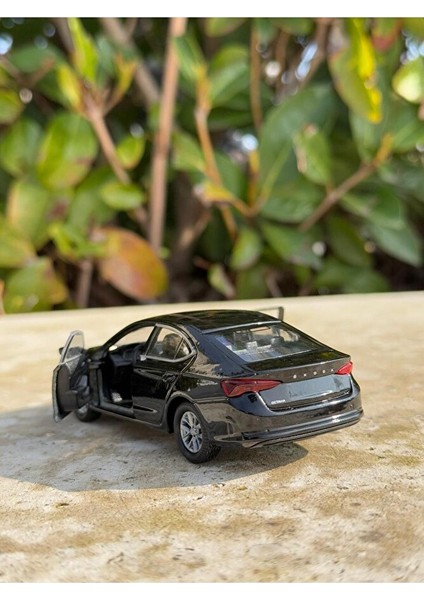 Skoda Octavia Koleksiyon Metal Araba 12CM Lüks Araba Siyah Oyuncak Araba Model Araba fırsatları