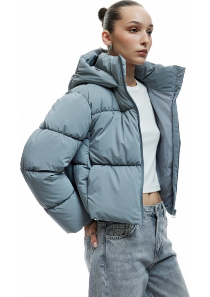 Kapüşonlu Uzun Kollu Cep Detaylı Fermuarlı Kapitone Su Itici Şişme Mont