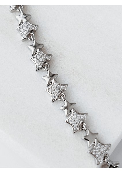Küçük Taşlı ve Parlak Çift Yıldızlı Silver Bileklik fiyatları