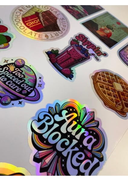 Hologram Estetik Sticker Seti – 12’li Renkli ve Mizahi Tasarımlar, Laptop & Defter Uyumlu modelleri