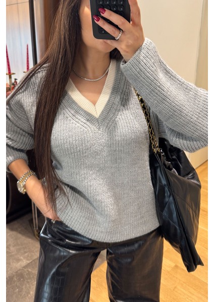 Yakası Renkli Triko Kazak- Gri modelleri