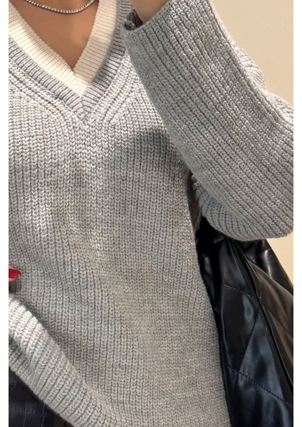 Yakası Renkli Triko Kazak- Gri fırsatları