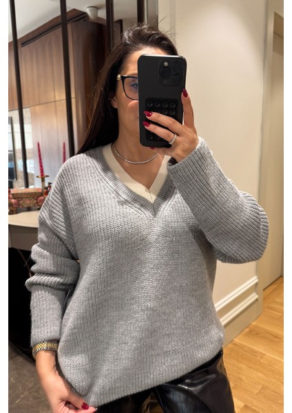 Yakası Renkli Triko Kazak- Gri indirimleri