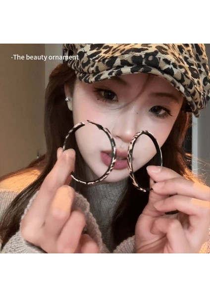 Tatlı ve Havalı Stil Seki Kız Düz Halka Küpeler Yeni Basit Yuvarlak Yüz Küpeleri Benzersiz Daire Küpeler (Yurt Dışından)