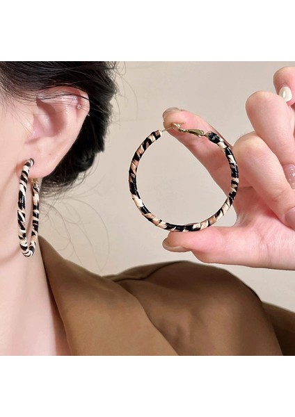 Kadınlar Için Yeni Metalik Cilalı Küpeler, Zarif ve Sofistike Halka Küpeler (Yurt Dışından)