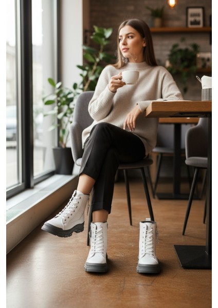 Conpax 5428 Beyaz & Füme Kadın Fermuarlı & Bağcıklı Bot indirimleri