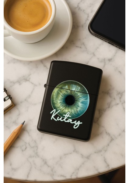 Kişiye Özel Isim Yazılı Fontlu Baskılı Benzinli Çakmak Özel Tasarım Hediyelik Büyüleyici Göz