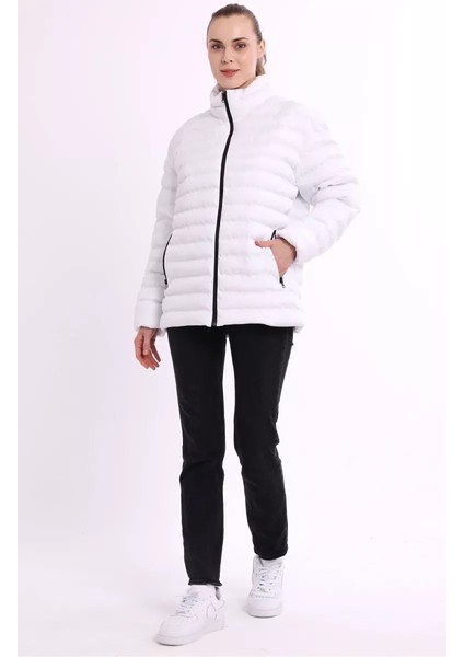 İçi Astarlı Su ve Rüzgar Geçirmez Cepli Kadın Mont