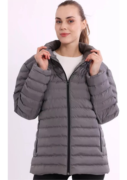 İçi Astarlı Su ve Rüzgar Geçirmez Cepli Kadın Mont