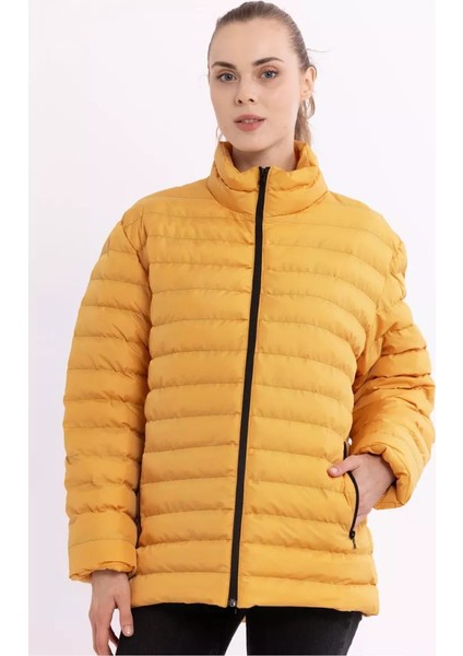 İçi Astarlı Su ve Rüzgar Geçirmez Cepli Kadın Mont