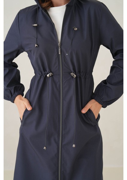 Su Geçirmez Kapüşonlu Fermuarlı Sık Dokuma Kadın Trençkot indirimleri