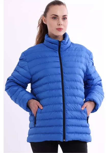 İçi Astarlı Su ve Rüzgar Geçirmez Cepli Kadın Mont