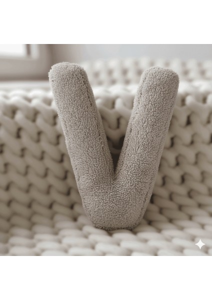 Litera, V Harfi, Yastık, Kırlent, Elyaf Dolgulu, Welsoft Kumaş, 40 cm