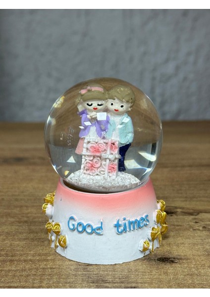 Sevgili Çift ve Gül Temalı Küçük Boy Işıklı Kar Küresi Dekoratif Hediyelik Eşya