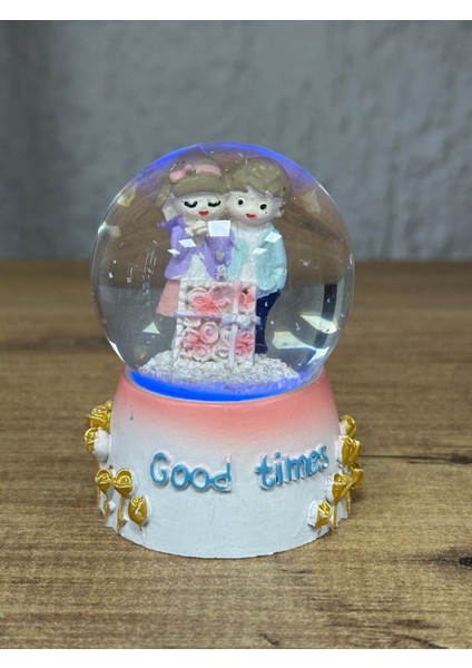 Sevgili Çift ve Gül Temalı Küçük Boy Işıklı Kar Küresi Dekoratif Hediyelik Eşya fiyatları