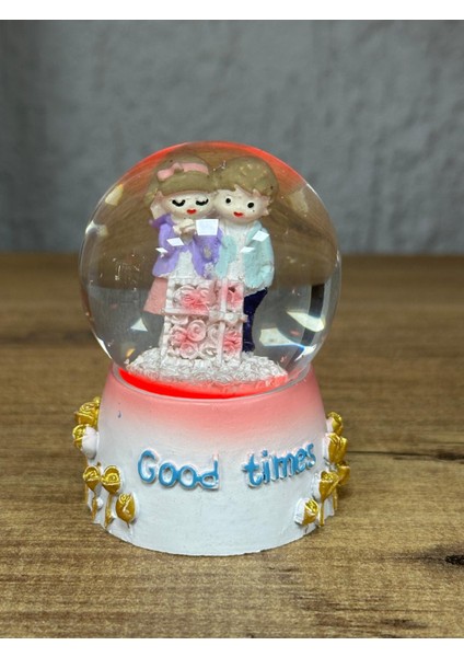 Sevgili Çift ve Gül Temalı Küçük Boy Işıklı Kar Küresi Dekoratif Hediyelik Eşya modelleri