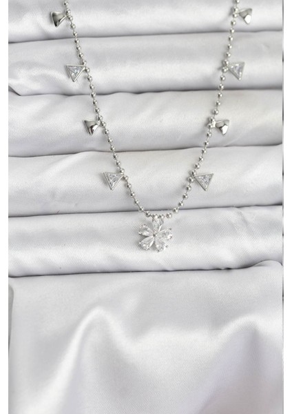 Pirinç Gümüş Renk Zirkon Taşlı Çiçek Model Kadın Kolye fiyatları