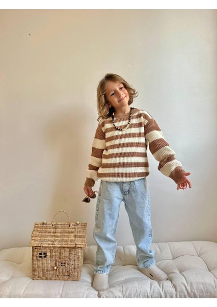 Kahve Ekru Çizgili Triko Kazak ve Açık Mavi Kot Pantolon Erkek Çocuk Takımı - Rahat ve Şık Kış Kombini 1822 fırsatları