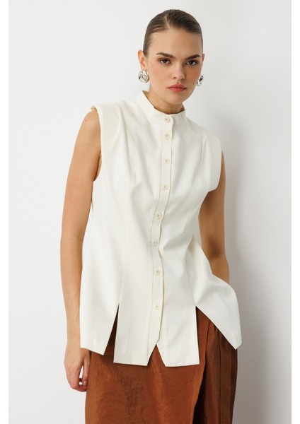 Dik Yaka Yırtmaç Detaylı Ekru Yelek modelleri