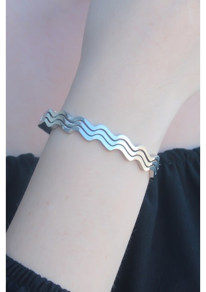 316L Kararmaz Çelik Gümüş Renk Dalga Model Kelepçe Kadın Bileklik fiyatları