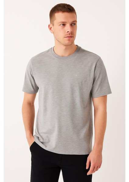 Erkek Gri Bisiklet Yaka Basic Tişört – Günlük Rahat Stil 2562 fiyatları