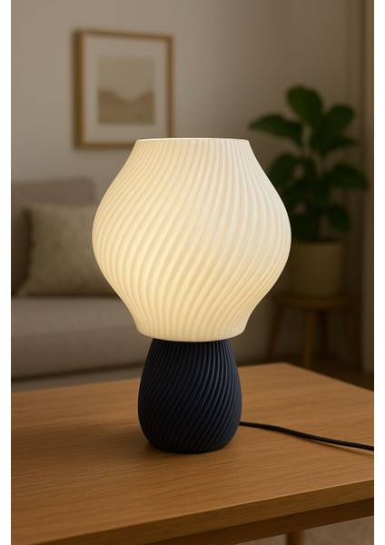 Masa ve Gece Lambası -