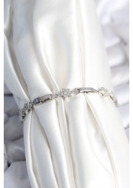 Pirinç Gümüş Renk Yıldız Model Kadın Bileklik