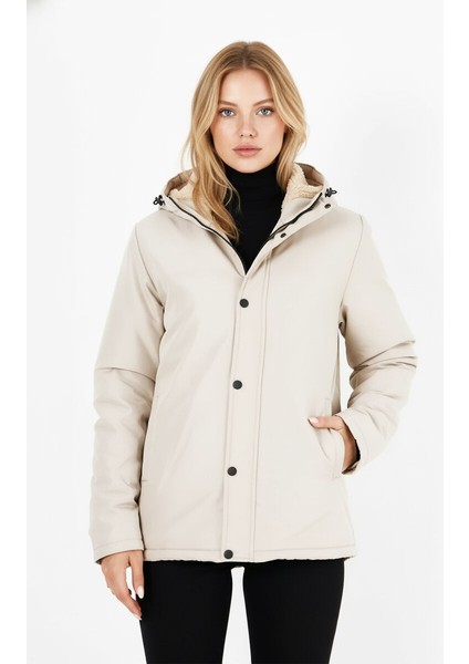 İçi Kürklü Su ve Rüzgar Geçirmez Cepli Kapüşonlu Kadın Mont