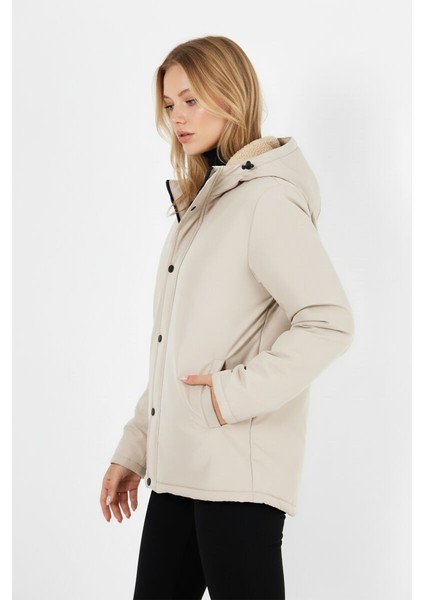 İçi Kürklü Su ve Rüzgar Geçirmez Cepli Kapüşonlu Kadın Mont