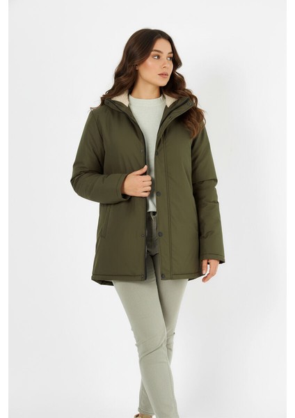 İçi Kürklü Su ve Rüzgar Geçirmez Cepli Kapüşonlu Kadın Mont