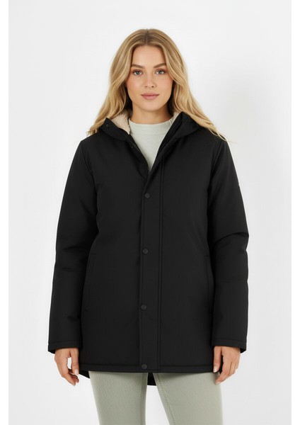 İçi Kürklü Su ve Rüzgar Geçirmez Cepli Kapüşonlu Kadın Mont