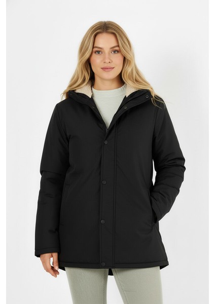 İçi Kürklü Su ve Rüzgar Geçirmez Cepli Kapüşonlu Kadın Mont