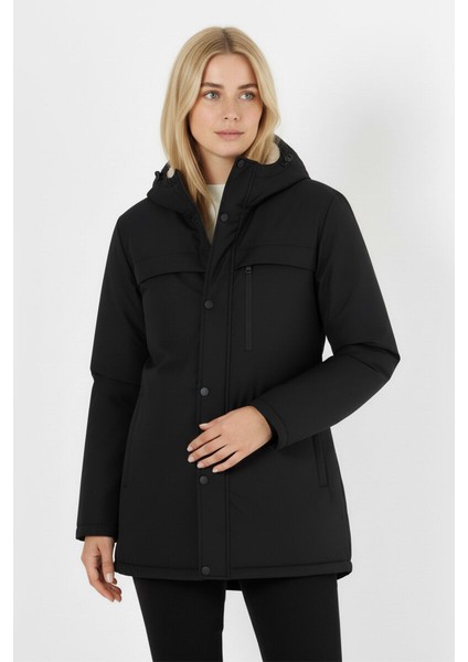 İçi Kürklü Su ve Rüzgar Geçirmez Cepli Kapüşonlu Kadın Mont