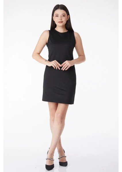 Düz Bisiklet Yaka Kadın Siyah Mini Elbise indirimleri