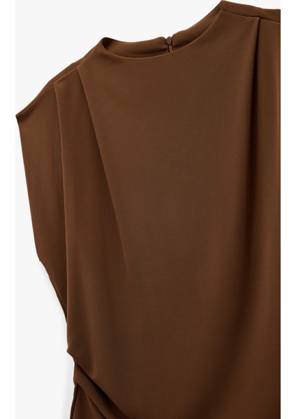 Yuvarlak Yaka Asimetrik Drape Detaylı Kolsuz Bluz modelleri