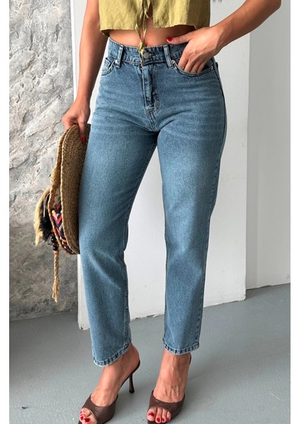 Mom Fit Kar Yıkama Bıyık Detaylı Jeans Pantolon D2006