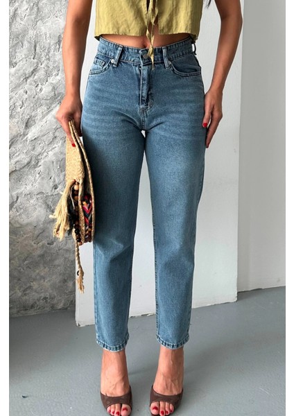 Mom Fit Kar Yıkama Bıyık Detaylı Jeans Pantolon D2006