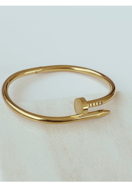 Çivi Detaylı Gold Kelepçe