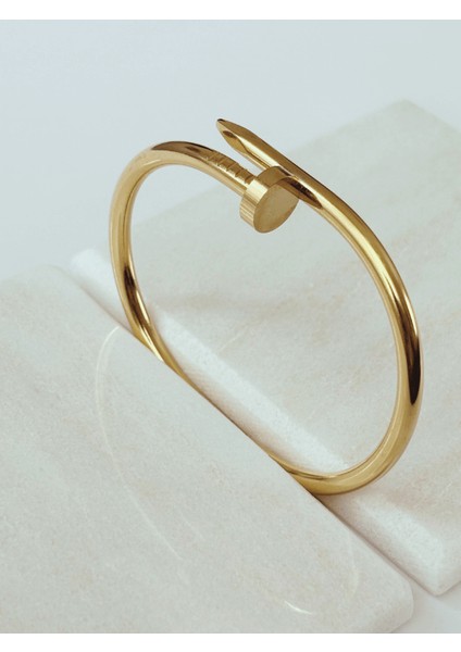 Çivi Detaylı Gold Kelepçe fiyatları