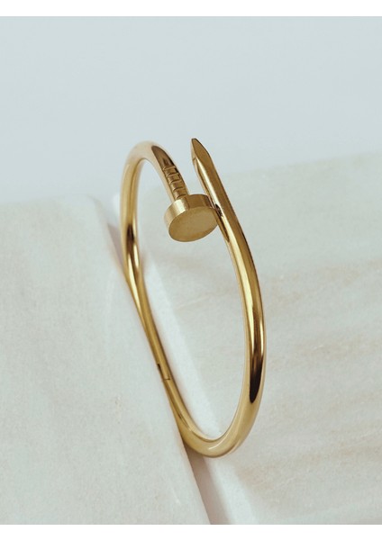 Çivi Detaylı Gold Kelepçe fırsatları